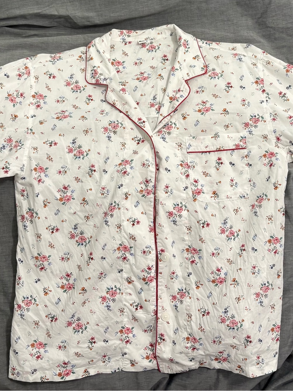 Woman’s White Floral Short-Sleeve Button-Up Shirt